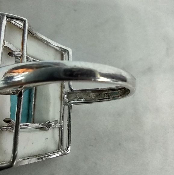 Contemporary Turquoise/White Agate Gemstone Ring - Picture 10 of 13